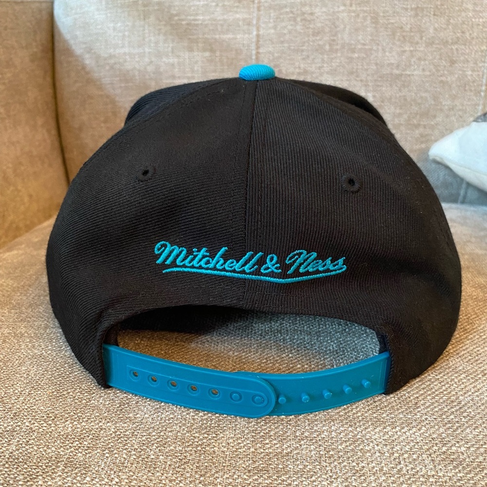 Mitchell & Ness Rockets Hat - Picture 2 of 8